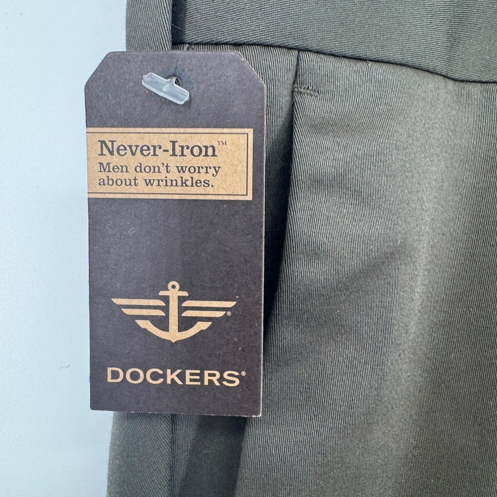 Dockers D3 Classic Fit Pleated Khaki Pants Mens W44 L30 Never Iron Olive Green - Picture 8 of 11